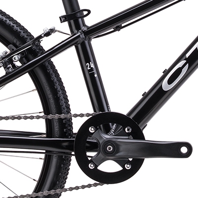 benny-matna-cierna-oranzova-d3